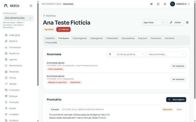 Prontuário com anamneses e alertas